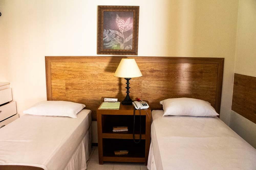 Quarto com 2 Camas de Solteiro